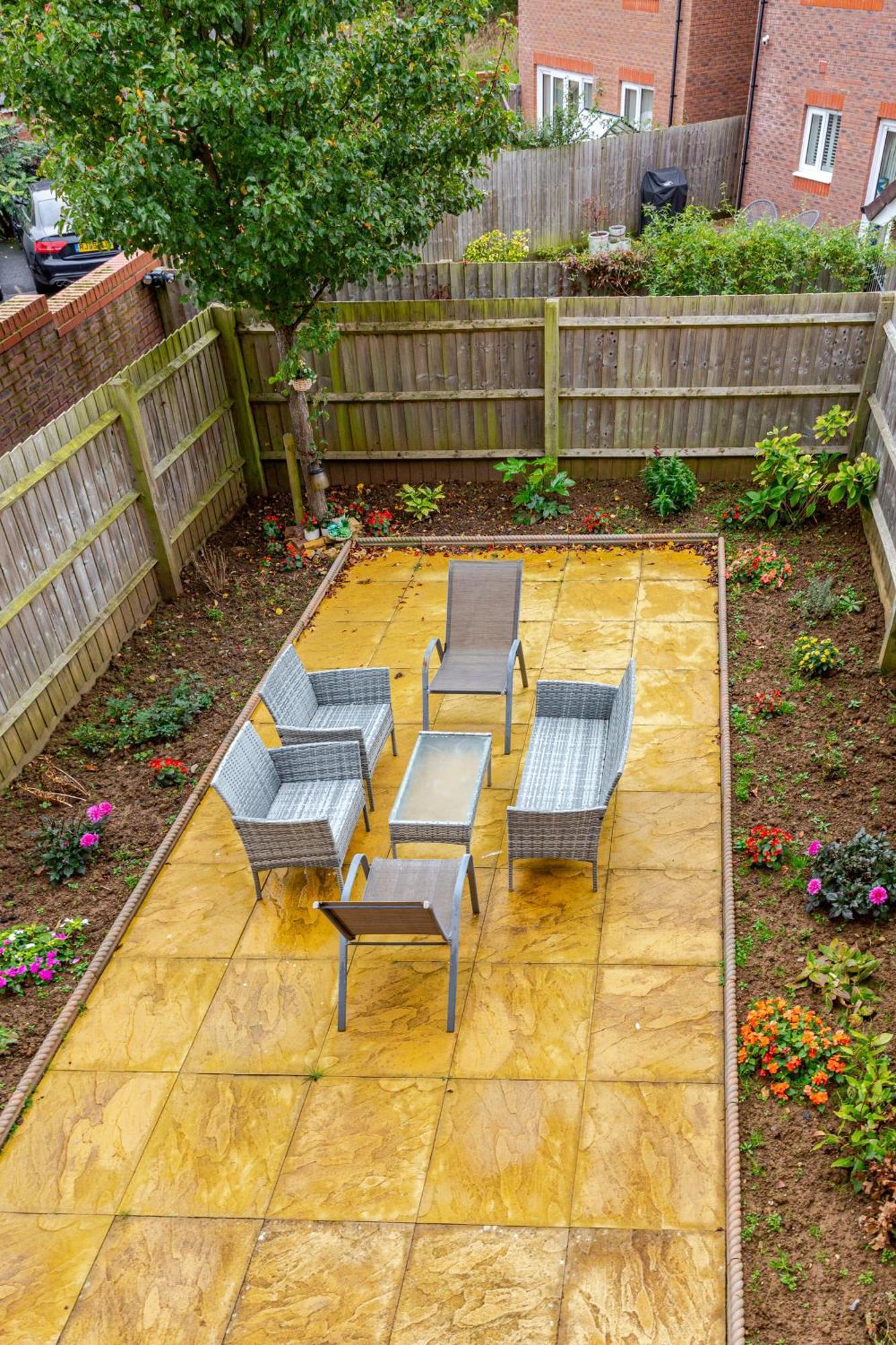 Homestay Large Double & Private Ensuite Bathroom, Badbury Park, Swindon, Near Great Western Hospital